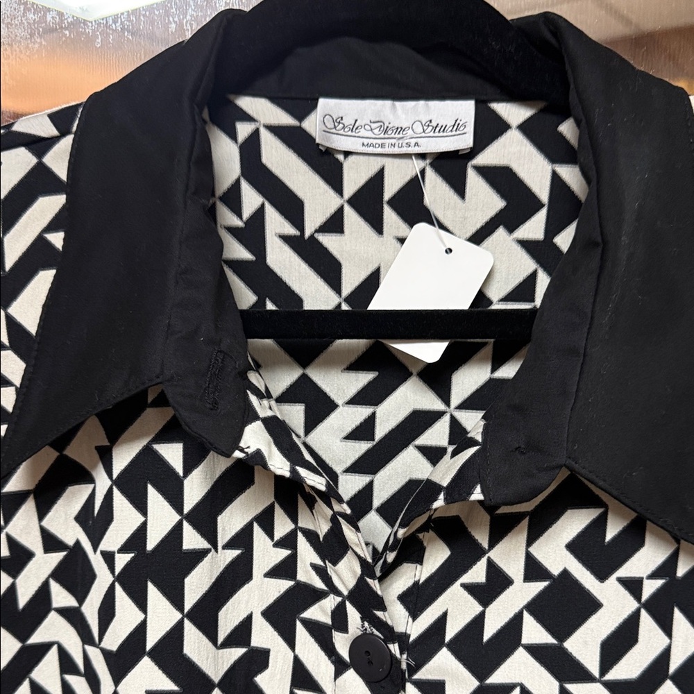 Sole Dione Studios Size 3XL Black and White Geometric Blouse - Picture 2 of 6